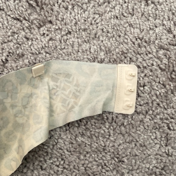 Victoria Secret Strapless Bra - Picture 5 of 7